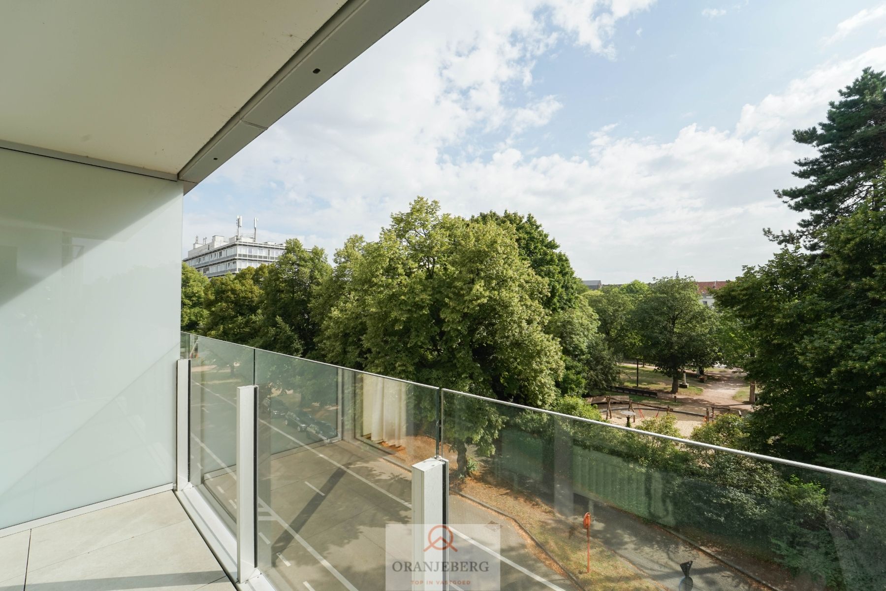 Ruim 2-slaapkamer appartement  (122 m²) vlakbij het Zuidpark! foto 10
