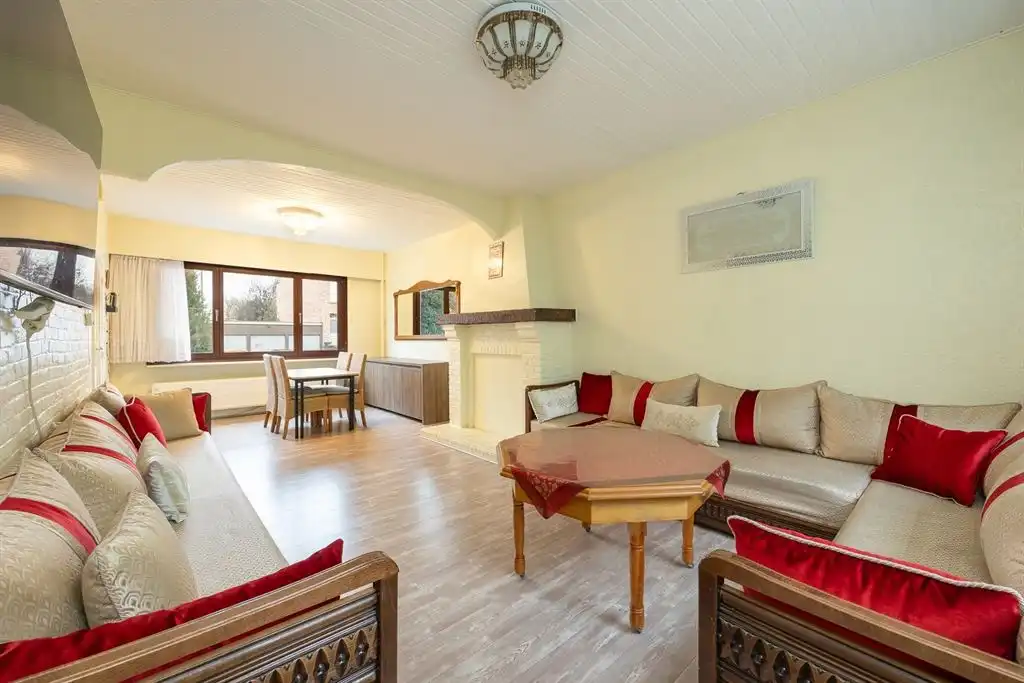 Gezellige woning met ruime garage en stadskoer foto 8