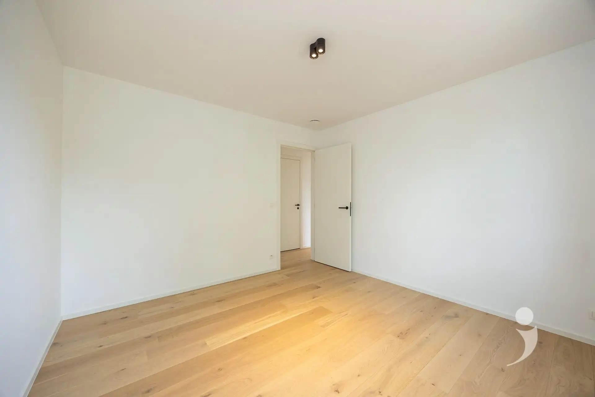 Nieuwbouwwoning in zeer rustige straat! foto 16