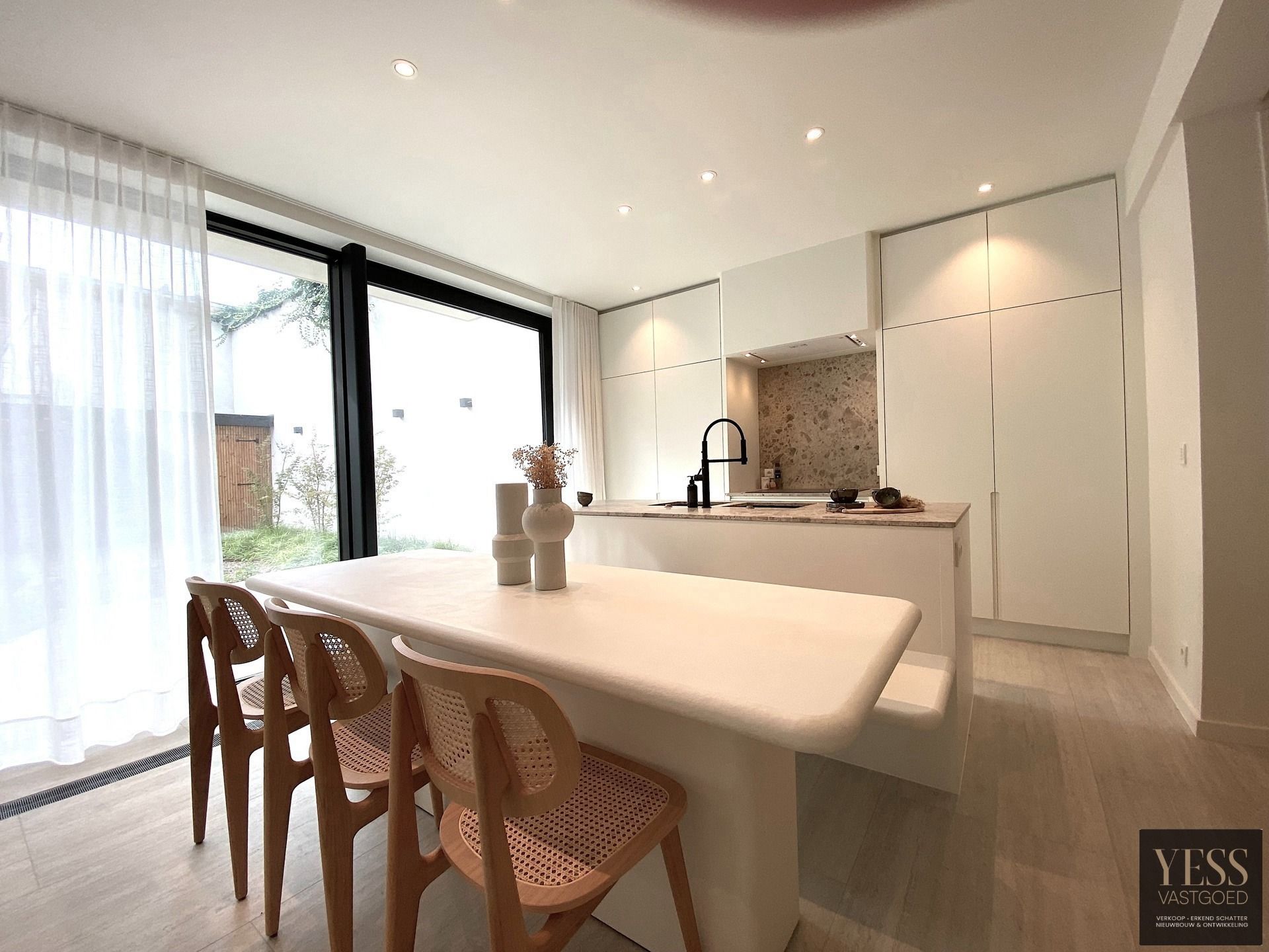 Exclusief gerenoveerd gelijkvloers appartement in Knokke! foto 7