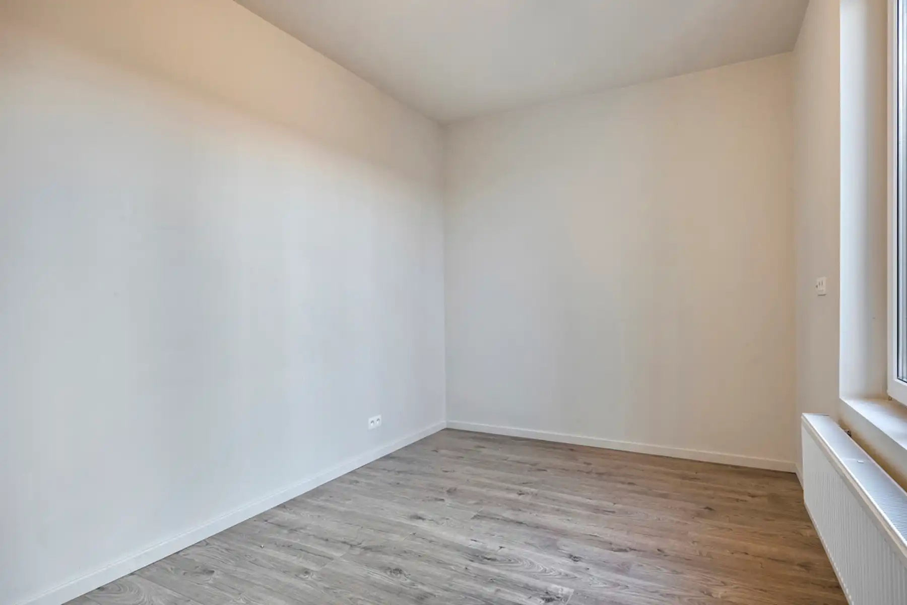 Gerenoveerd appartement met twee slaapkamers en balkon. foto 6