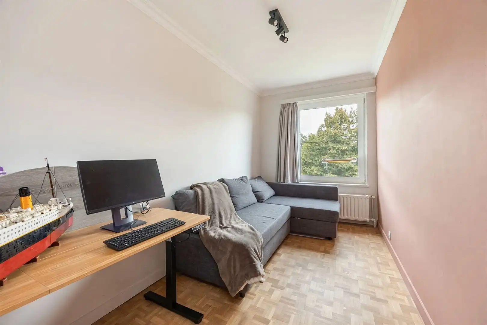 Hedendaags 2-slaapkamerappartement met tuin, garage en praktijkruimte  foto 11