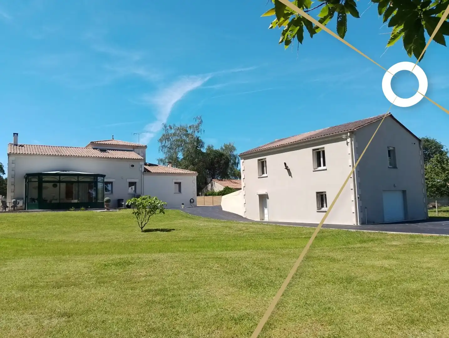 Unieke woning met karakter en een grote garage op uiterst rustige ligging in Mouthiers-sur-Boëme foto {{pictureIndex}}