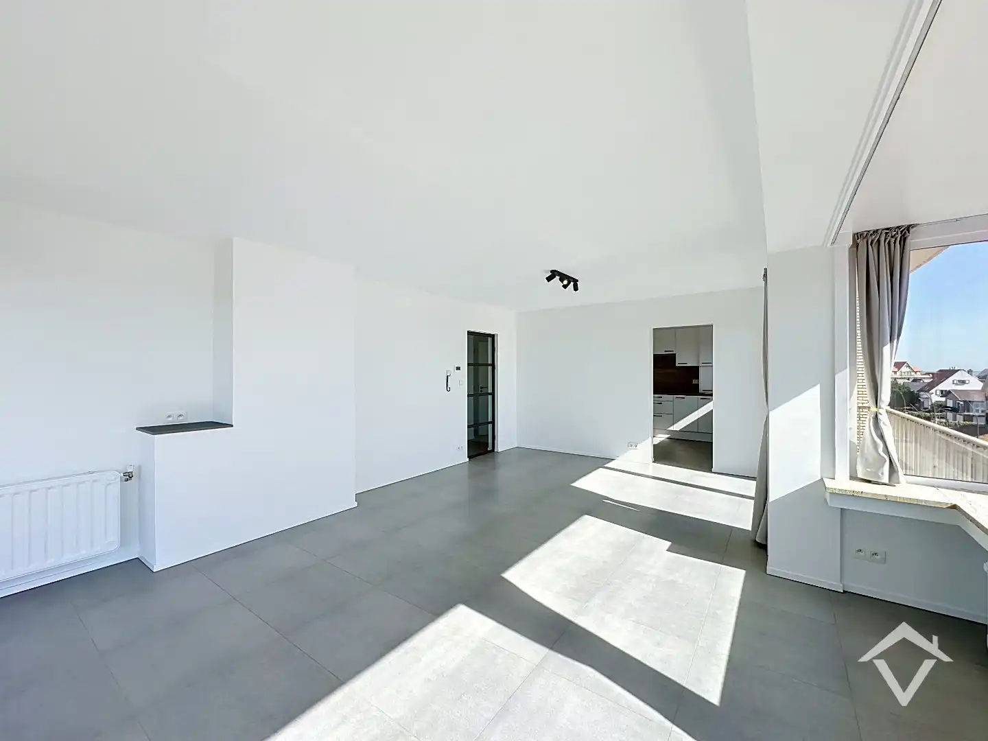 VOLLEDIG VERNIEUWD APPARTEMENT MET AUTOSTAANPLAATS OP EEN TOPLOCATIE IN KOKSIJDE foto 7