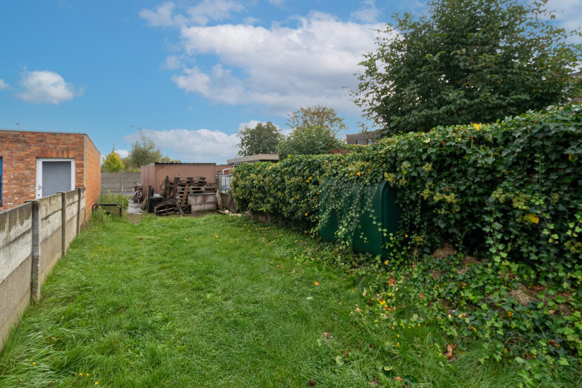 Gezinswoning met garagebox en uitweg foto 11