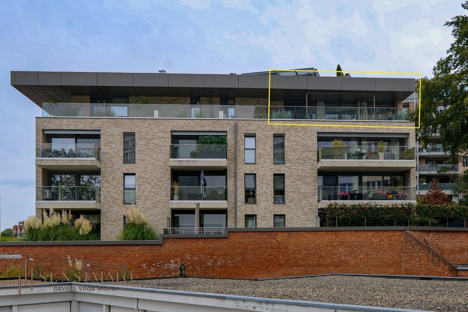 Ultra luxe 3 slaapkamerappartement met terras en parking in Genk centrum foto 26