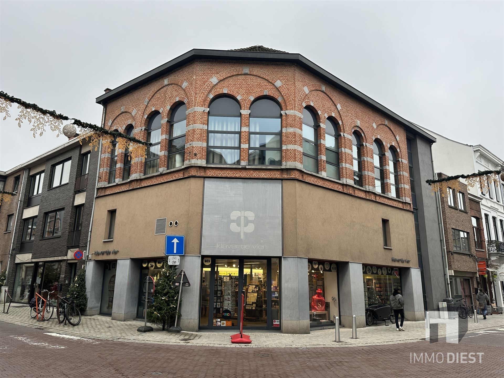 Handelspand (duplex met lift) foto {{pictureIndex}}