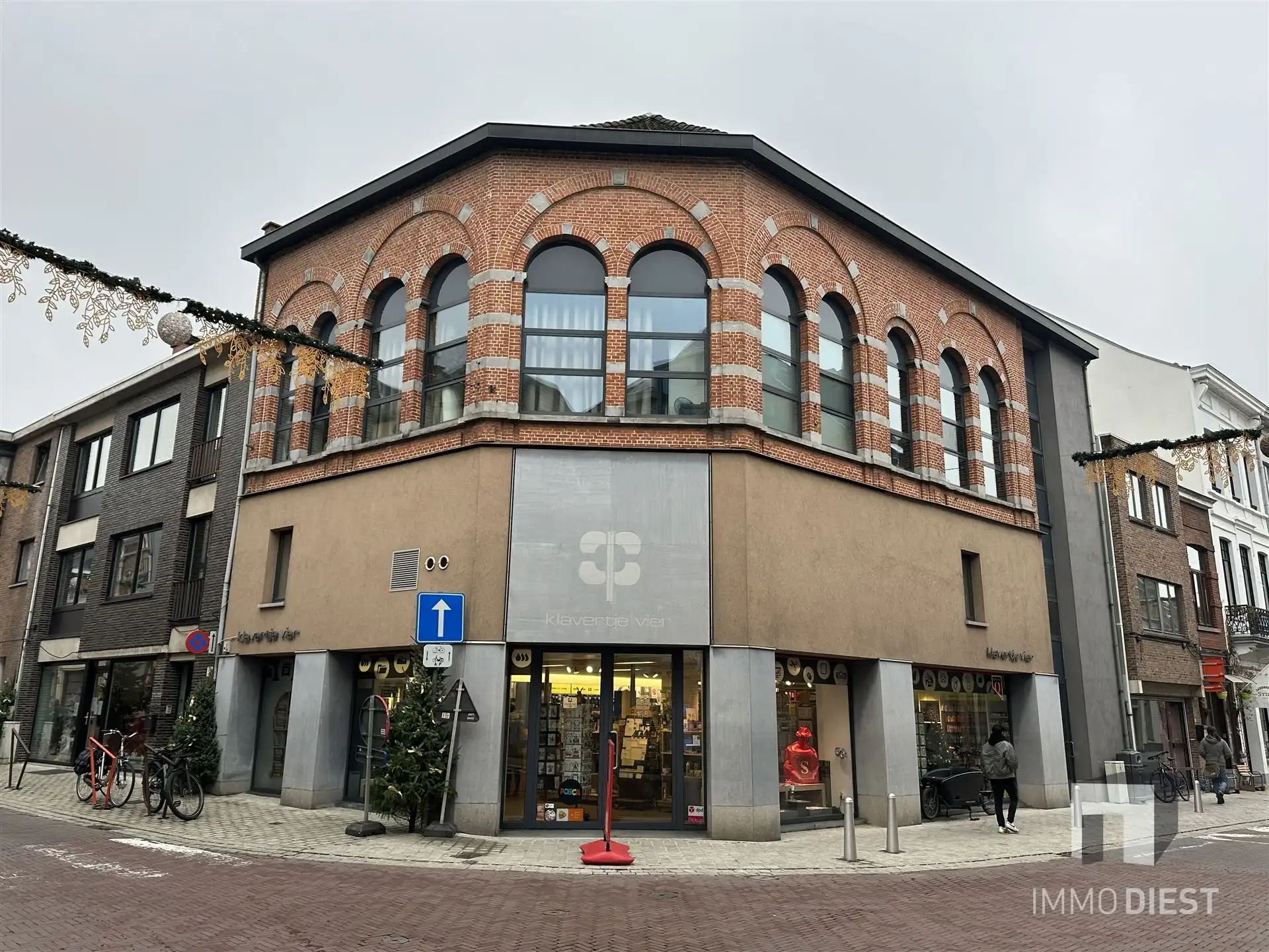 Handelspand (duplex met lift) foto {{pictureIndex}}