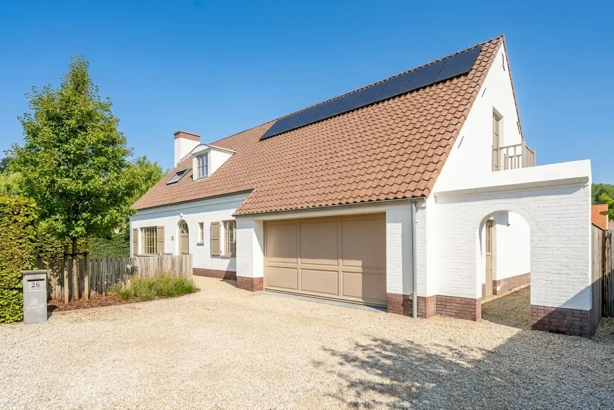 Exclusief gerenoveerde vrijstaande villa in rustige en residentiële omgeving foto 2