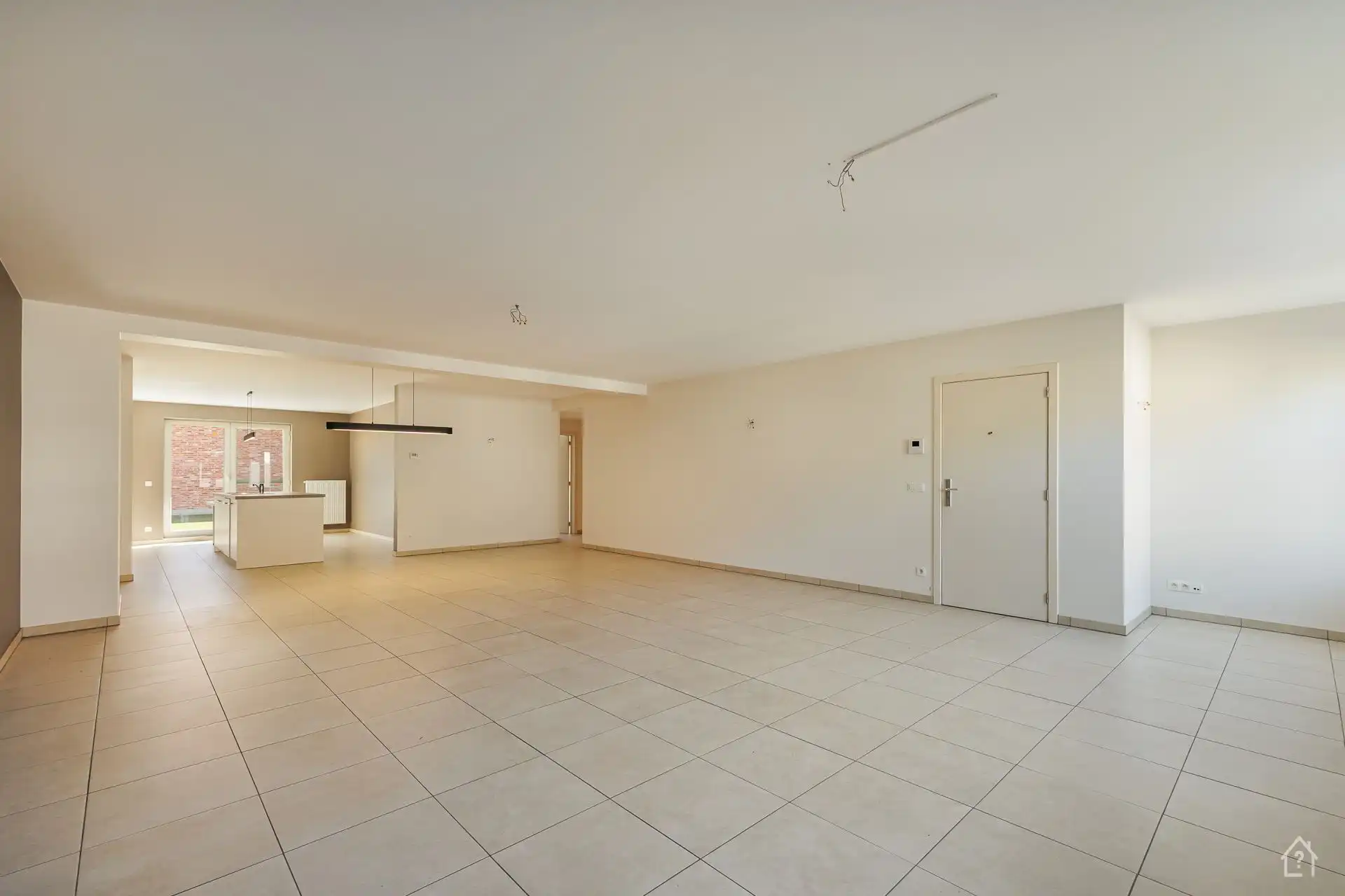 2 slaapkamer appartement met privatieve tuin en 2 parkings foto 2