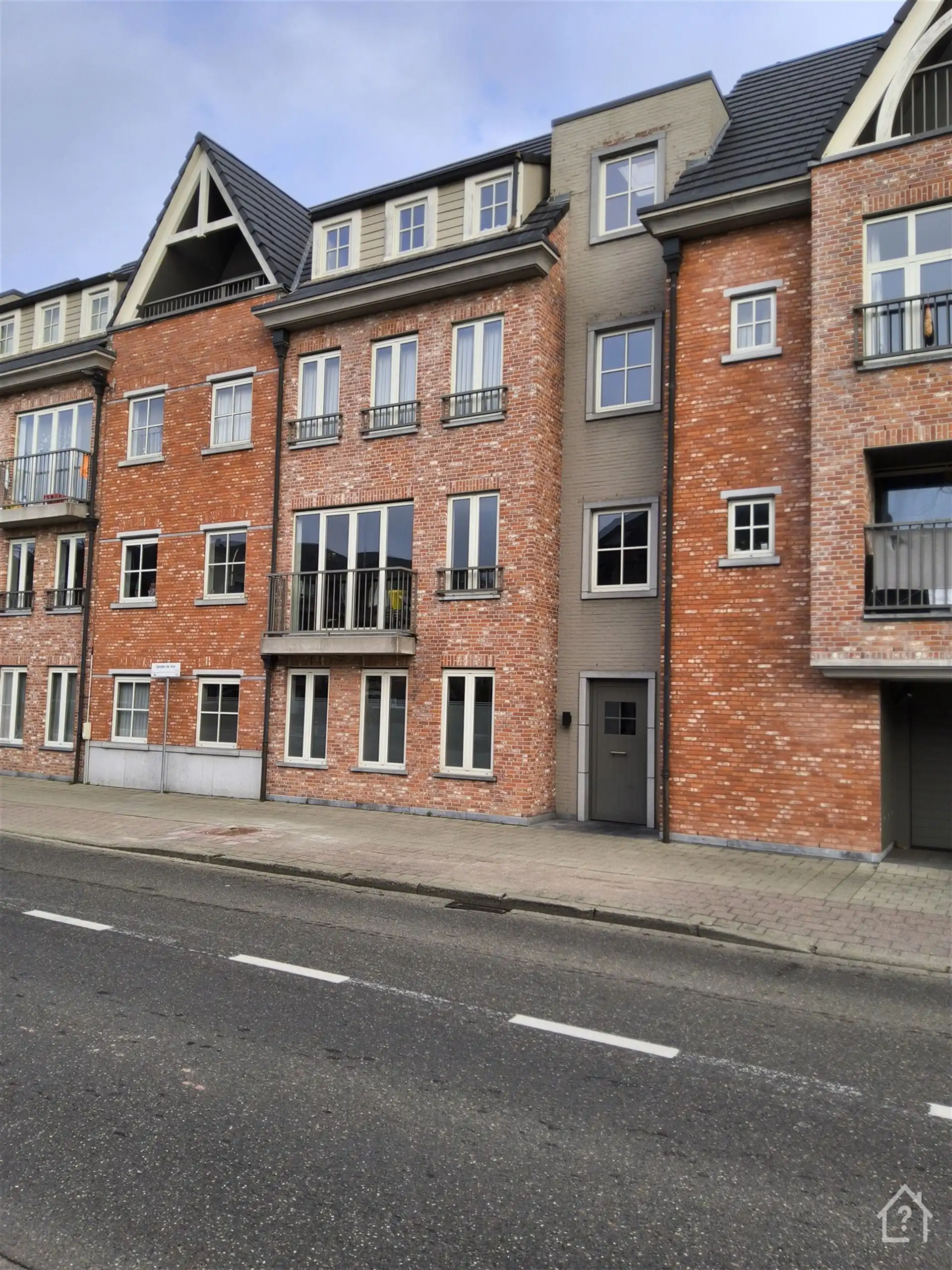 2 slaapkamer appartement met privatieve tuin en 2 parkings foto 2