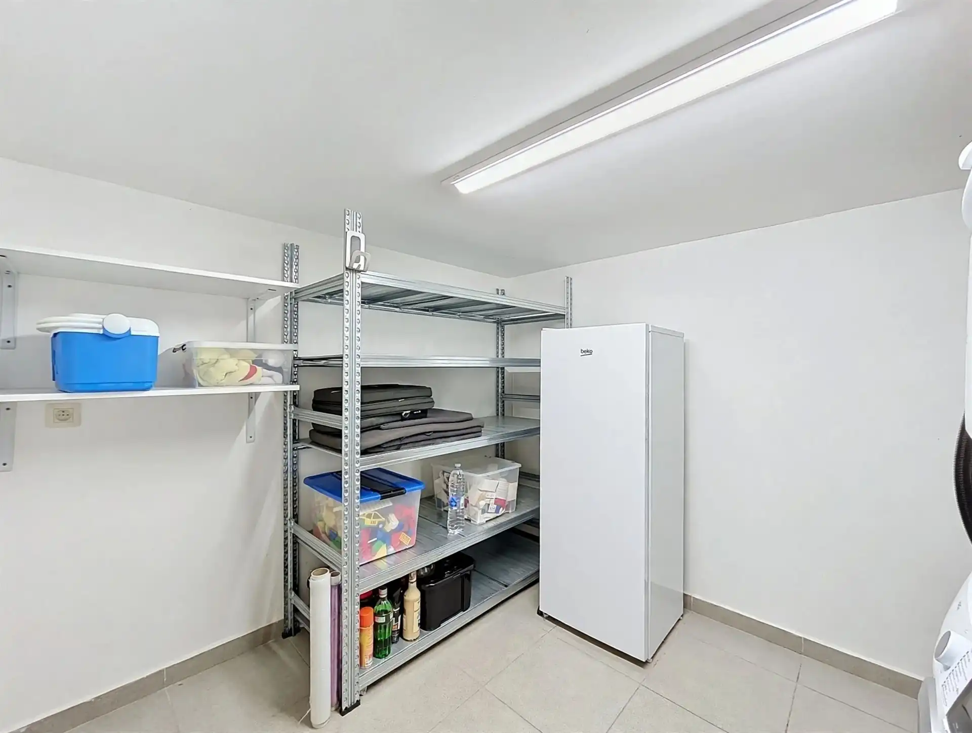 Charmante instapklare gezinswoning met 2 garages op prachtig perceel met zicht op oneindig. foto 18