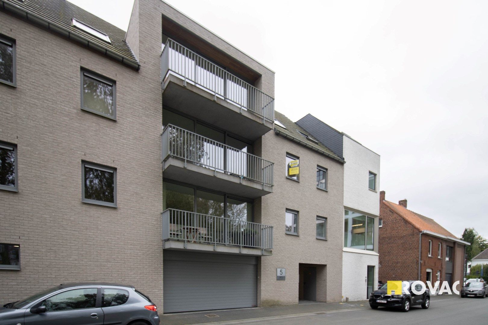 Zeer energiezuinig en instapklaar appartement (tot. opp. 81,44 m²) met private autostaanplaats foto 3