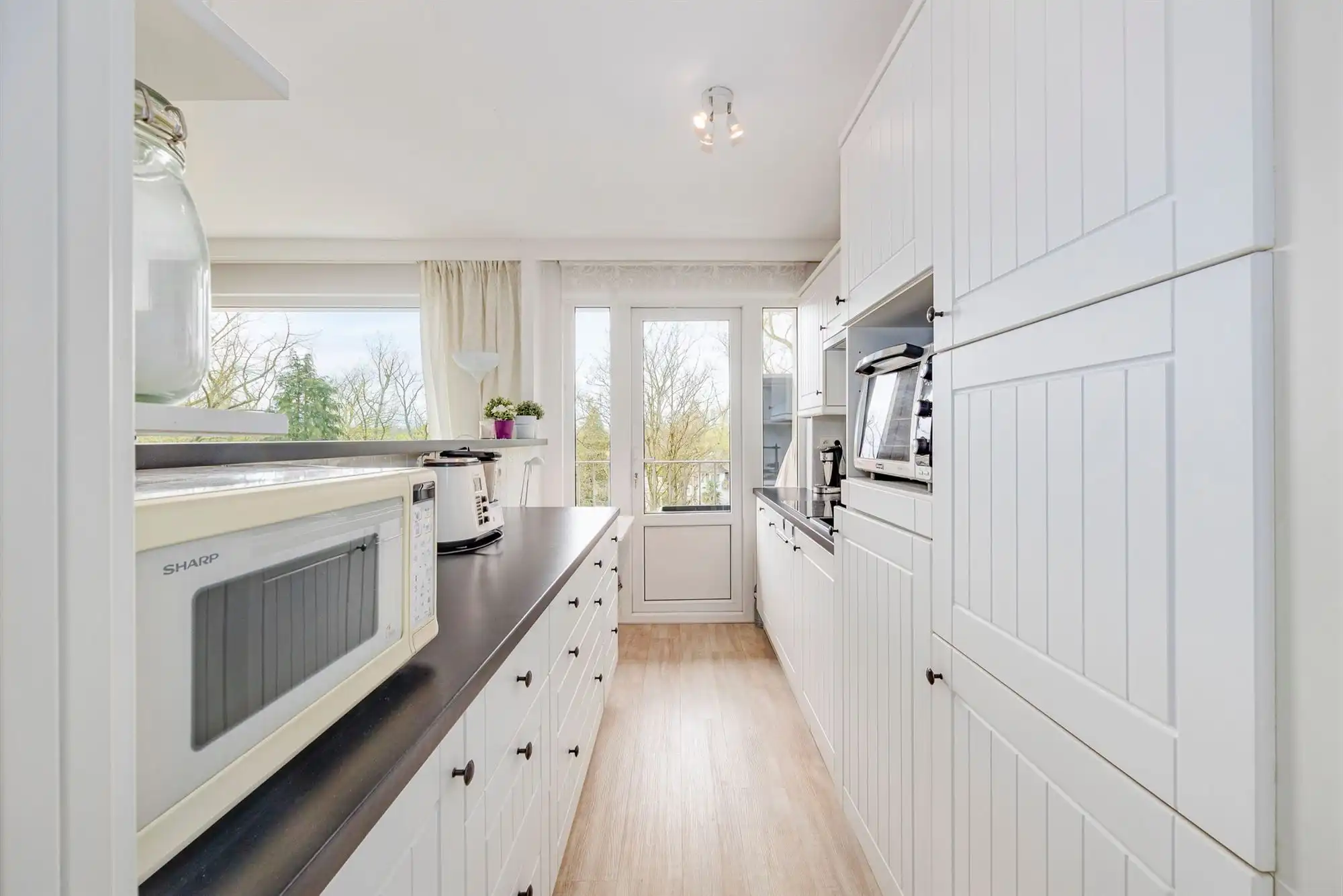 Gerenoveerd 1-slaapappartement met terras te Edegem foto 6