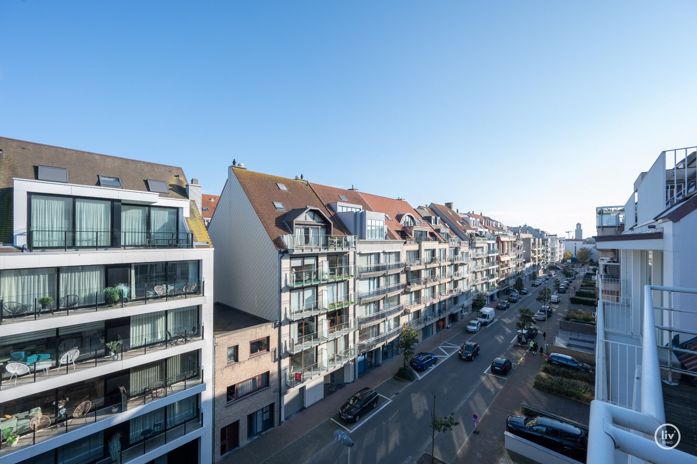 Aangename op te frissen duplex  met mooie terrassen centraal gelegen op de Leopoldlaan te Knokke.  foto 8