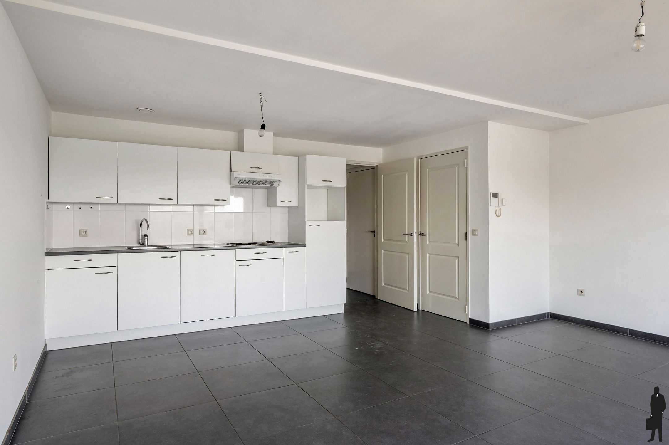 Instapklaar 2 slpk. appartement, gelegen op de Bredabaan te Wuustwezel foto 2