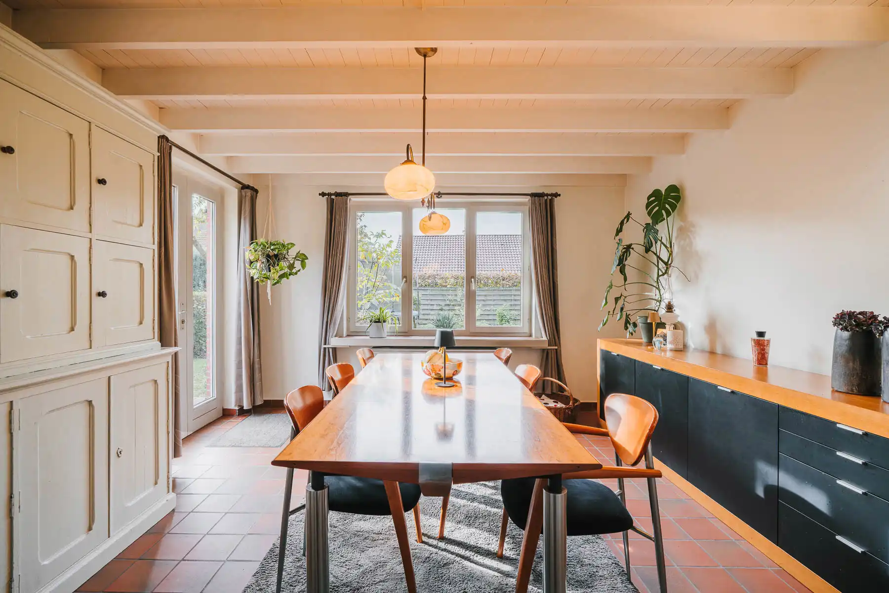 Gezellige en ruime laagbouwvilla met veel potentieel foto 8