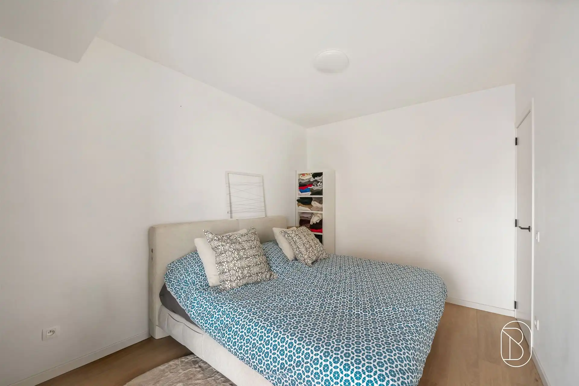 Instapklaar appartement met 2 slks, ruim terras en parking foto 6