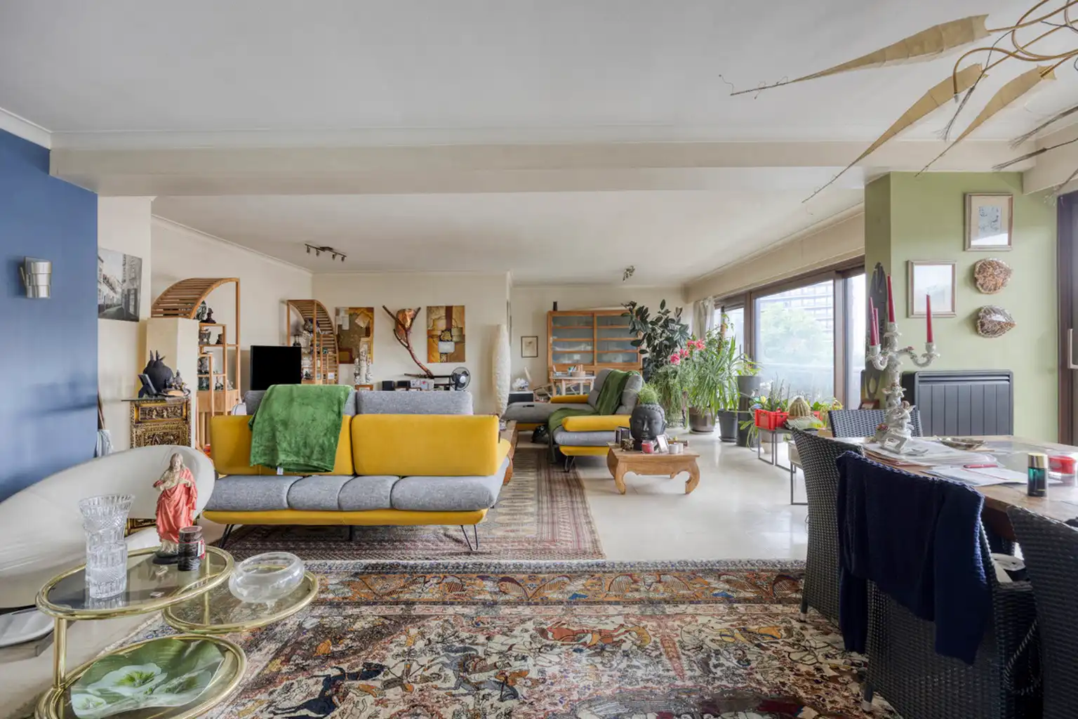 Ruim 3-slaapkamerappartement met garage  foto 3