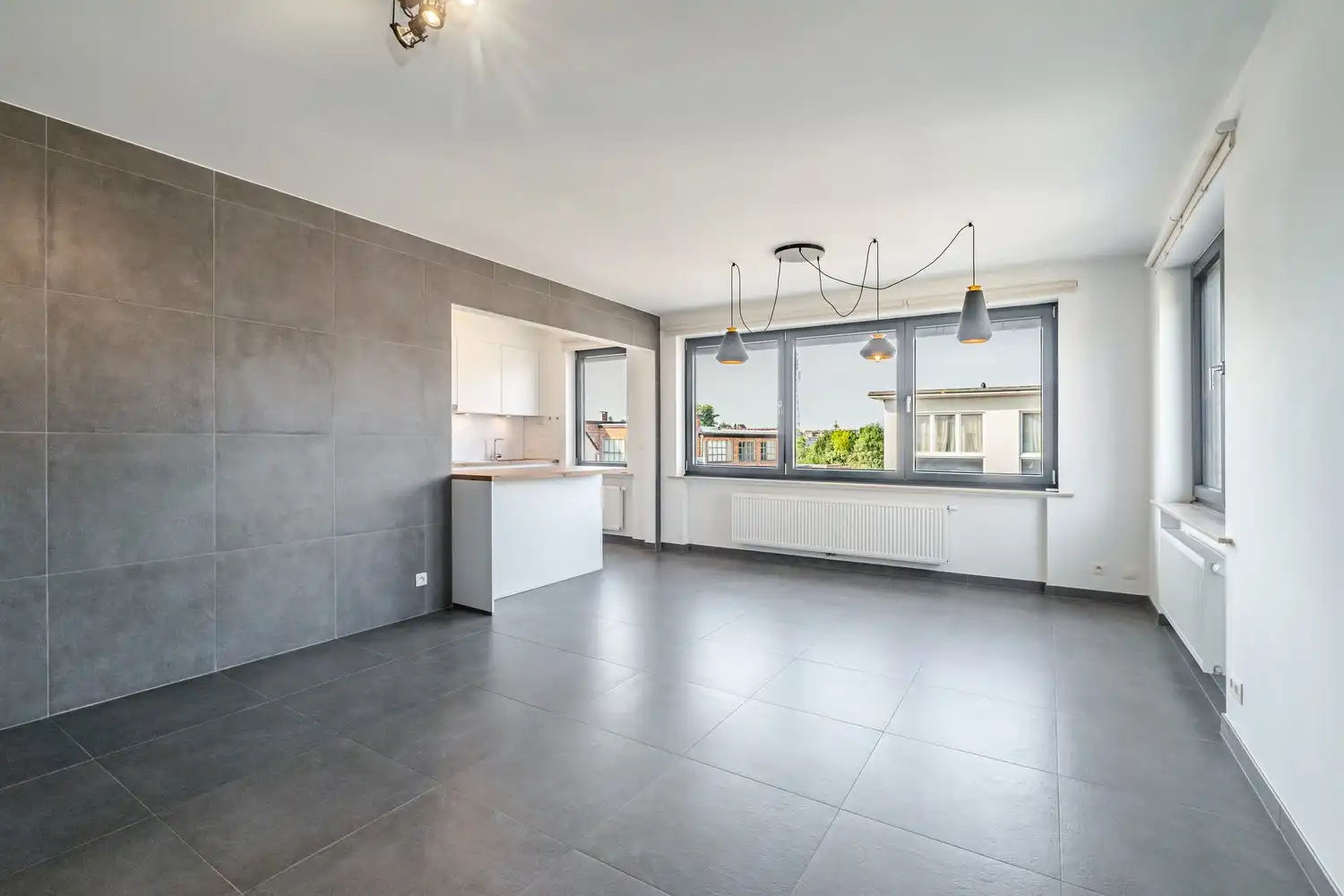 Volledig gerenoveerd 2-slaapkamerappartement met garage in Sint-Pieters-Leeuw foto 5