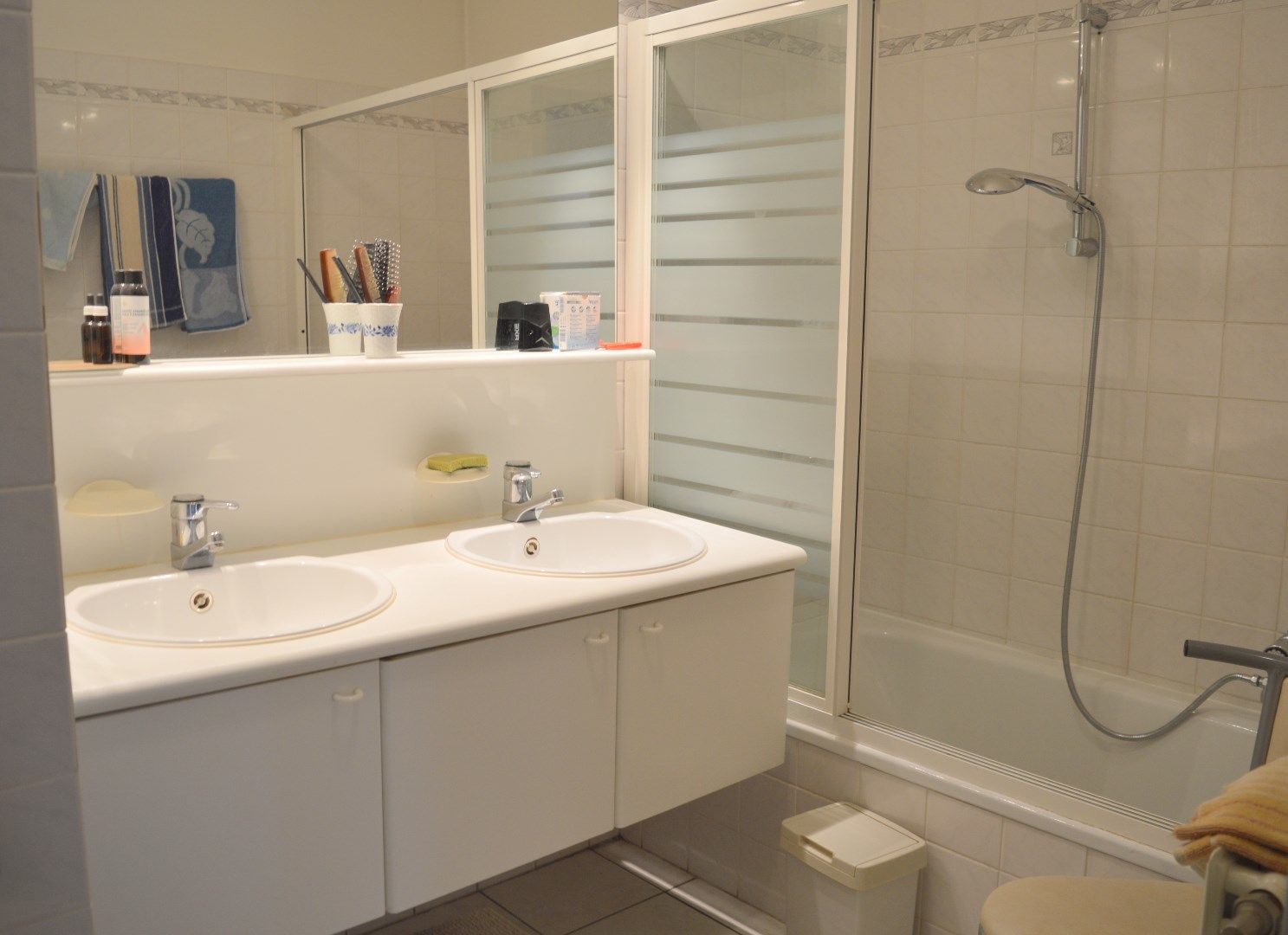 Verzorgd twee slaapkamer appartement in hartje Gullegem foto 7