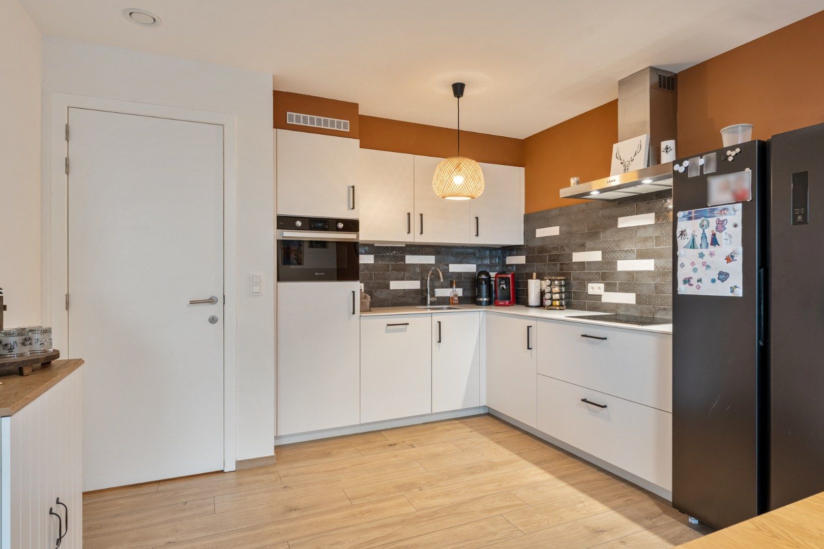 Recent, gelijkvloers appartement in een stijlvolle residentie mét ondergrondse parkeerplaats en kelderberging!  foto 8