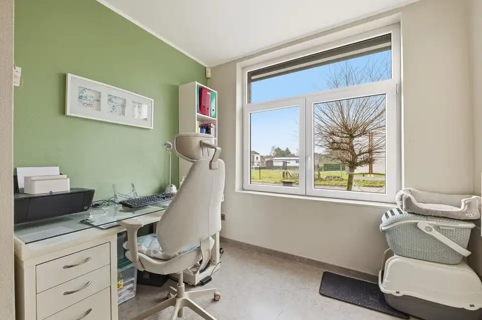 KNAP GERENOVEERDE GEZINSWONING MET 3 SLKS, TUIN EN CARPORT IN JEUK foto 15