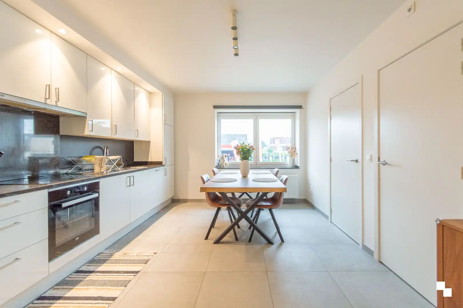 Ruime instapklare duplex met terras in hartje Merelbeke foto 7
