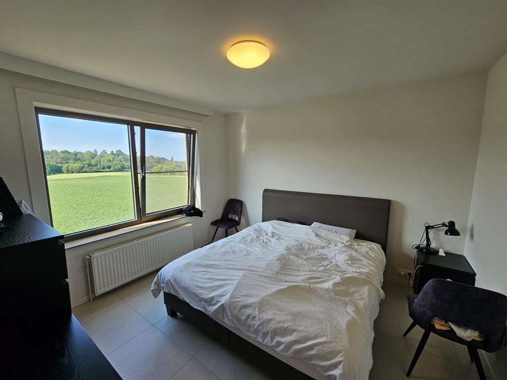 Goedgelegen en volledig vernieuwd appartement foto 11