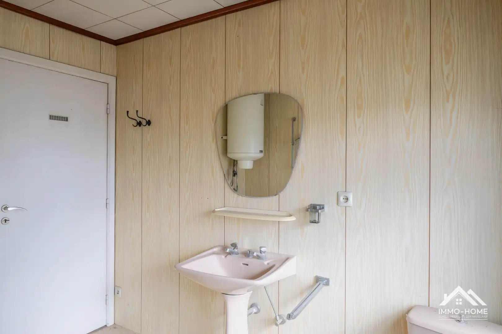 Ruime te renoveren hoekwoning met atelier!  foto 20