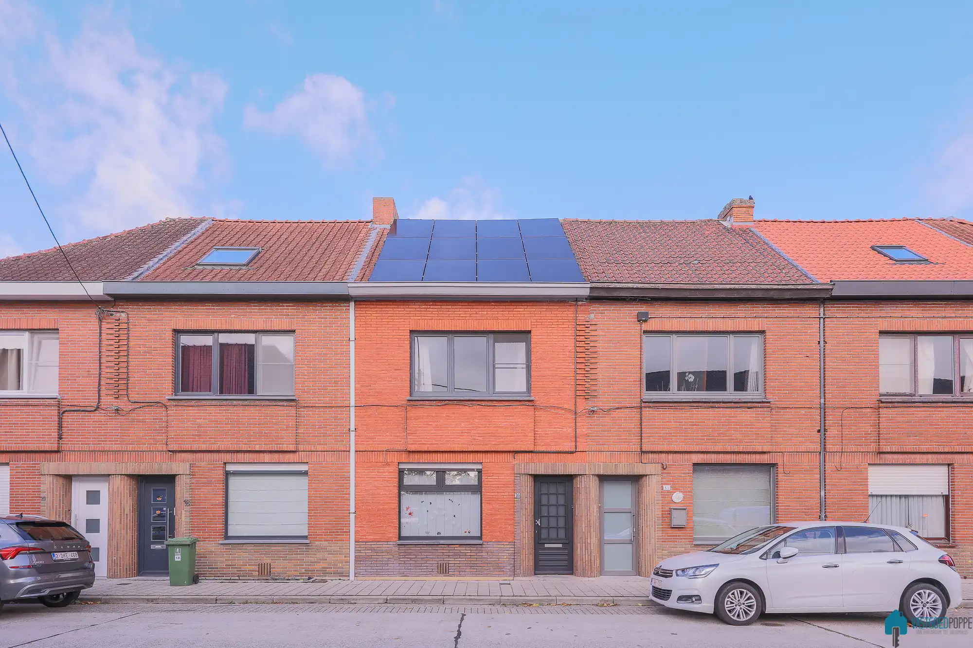 Gerenoveerde ééngezinswoning met tuin foto {{pictureIndex}}