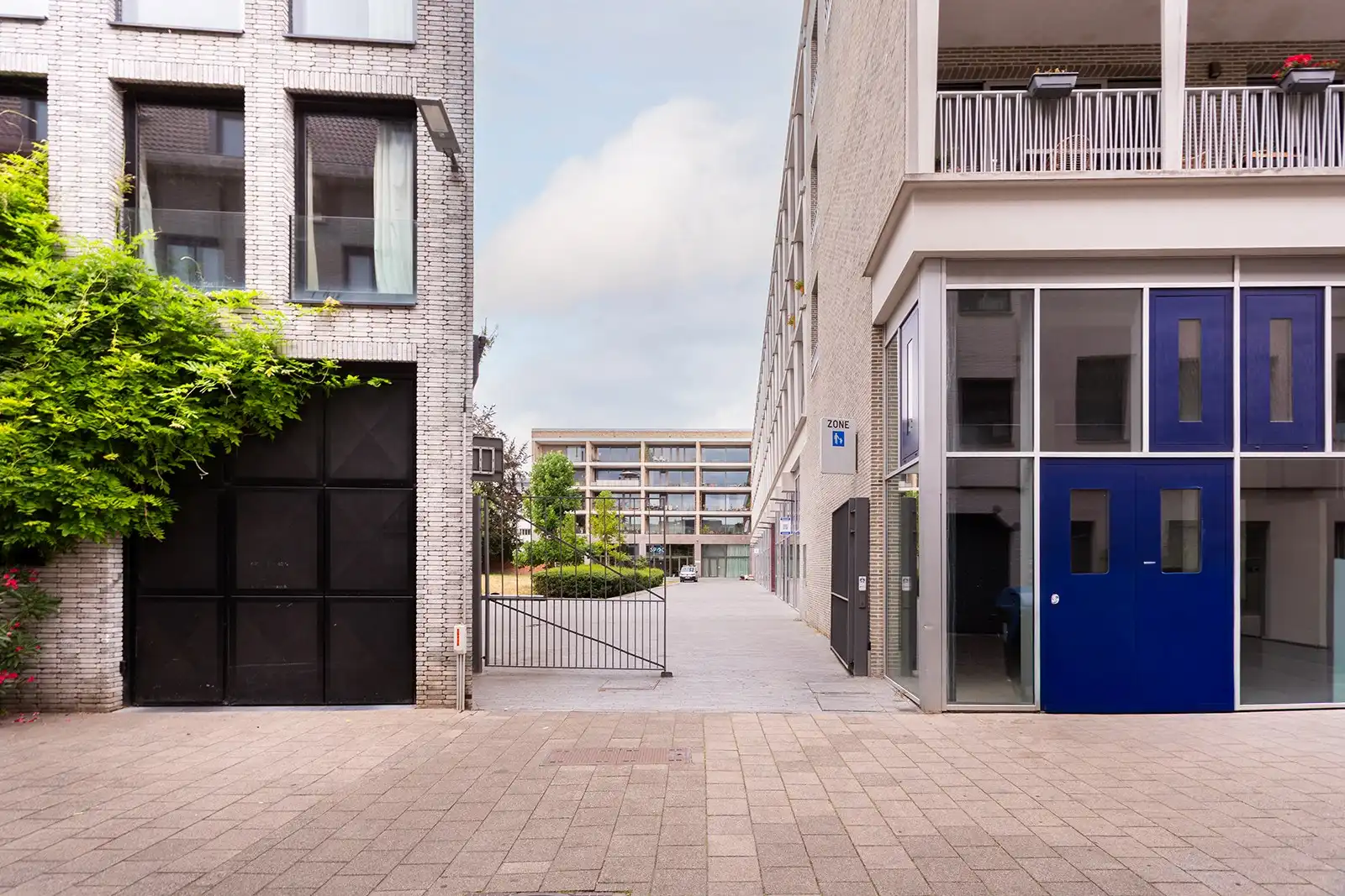 Wonen aan een verscholen plein, midden in de stad foto 19