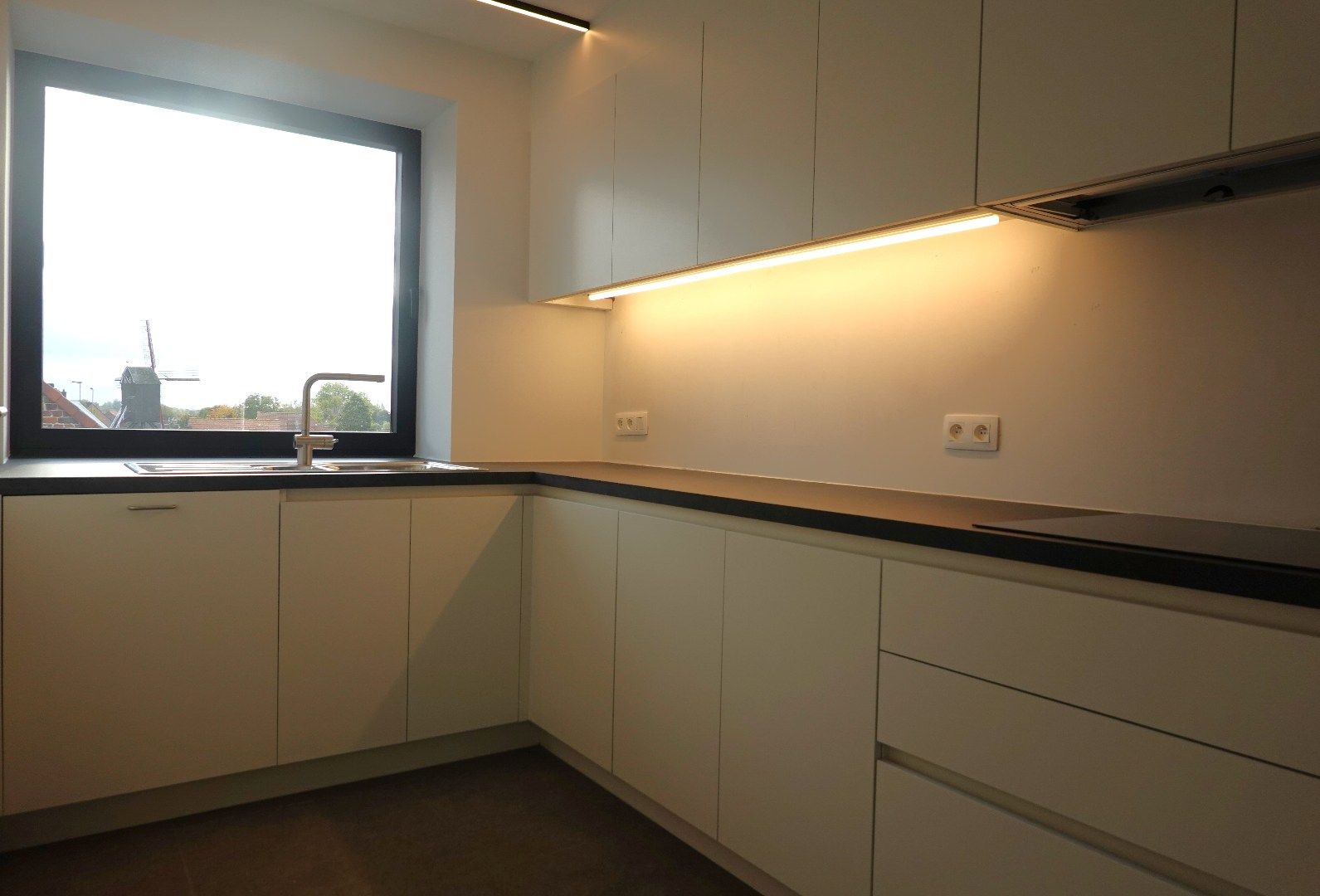 Uniek 3-slaapkamerappartement in het voormalige gemeentehuis van Vleteren foto 2