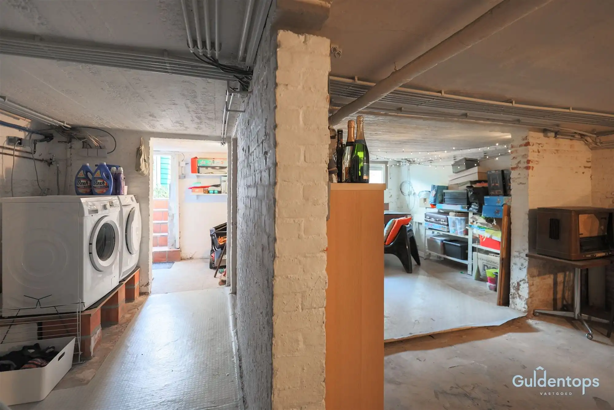 Knappe goed gelegen architectenwoning met mooie tuin foto 27