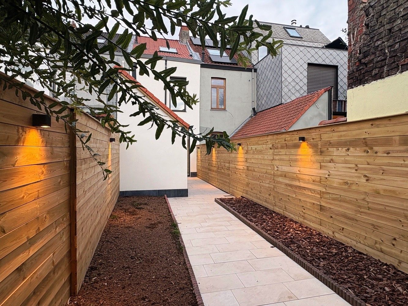 Gerenoveerde gezinswoning met ruim, hartje Ledeberg foto 3