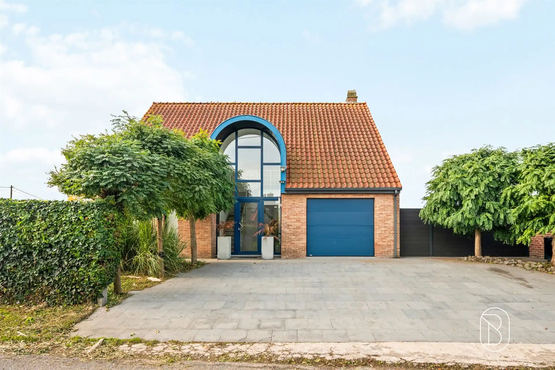 Villa met verwarmd zwembad en 2 garages!  foto 4