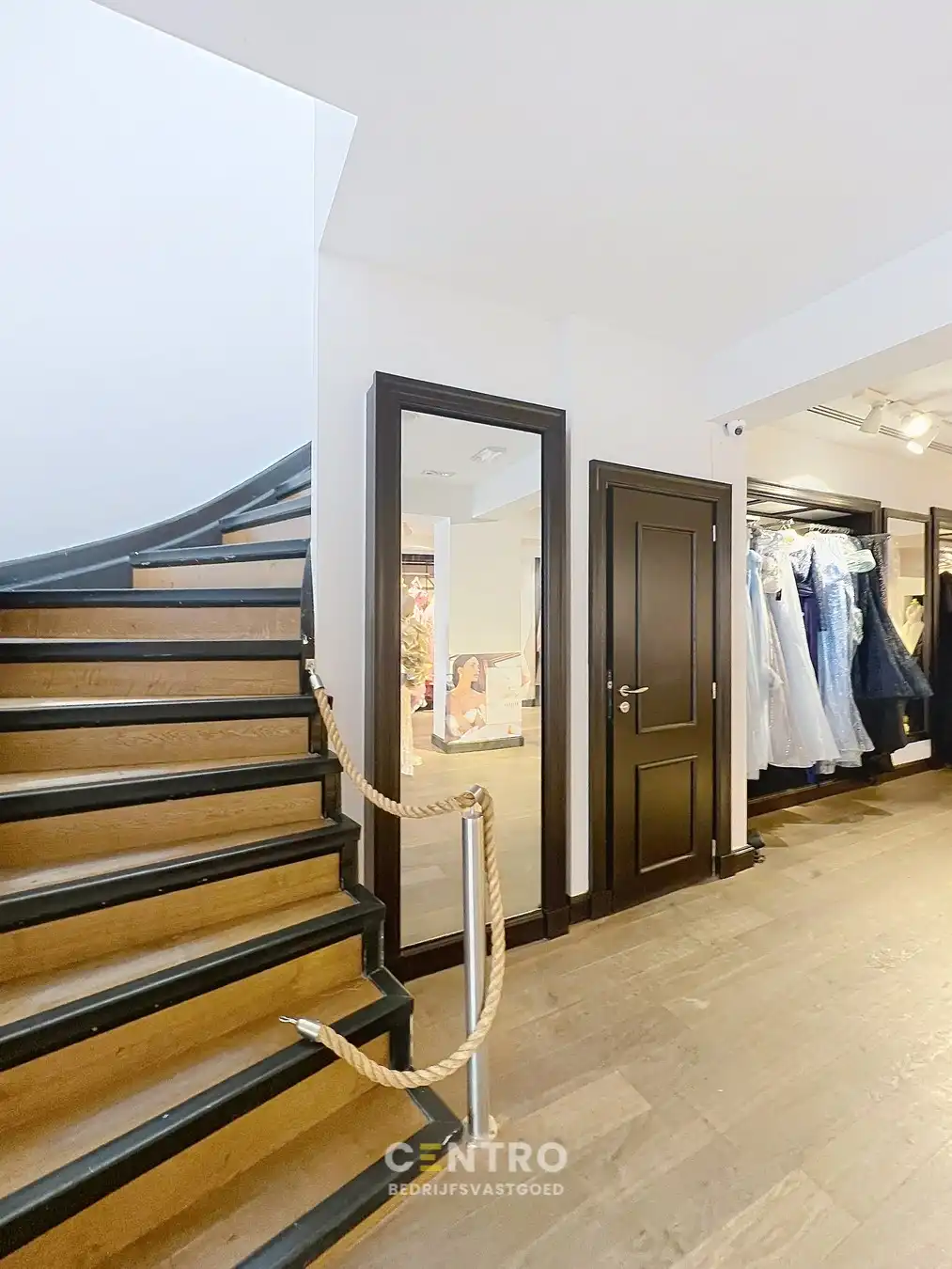 Handelspand met uitstraling (420 m² winkelruimte + extra stockruimte) te huur op topligging in OOSTSTRAAT, Roeselare. foto 15