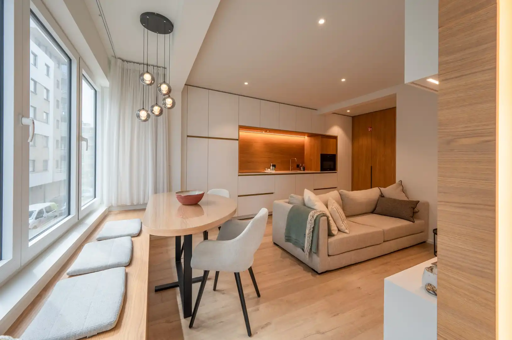 Stijlvol gerenoveerd appartement met zeezicht nabij het Heldenplein foto {{pictureIndex}}