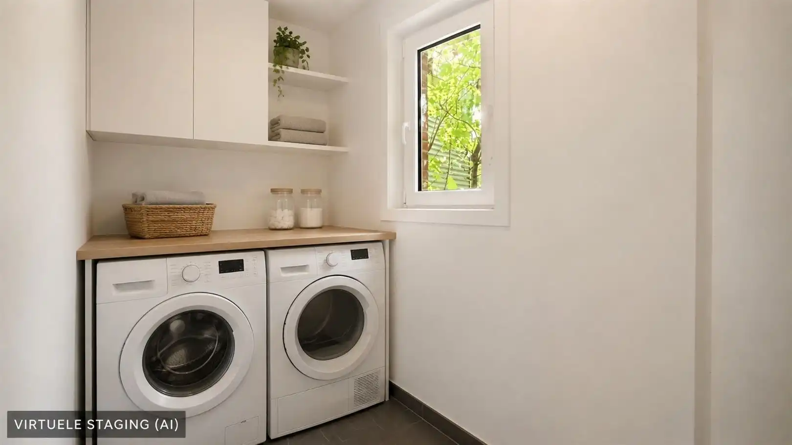 HOB met 4 slaapkamers en grote tuin foto 12
