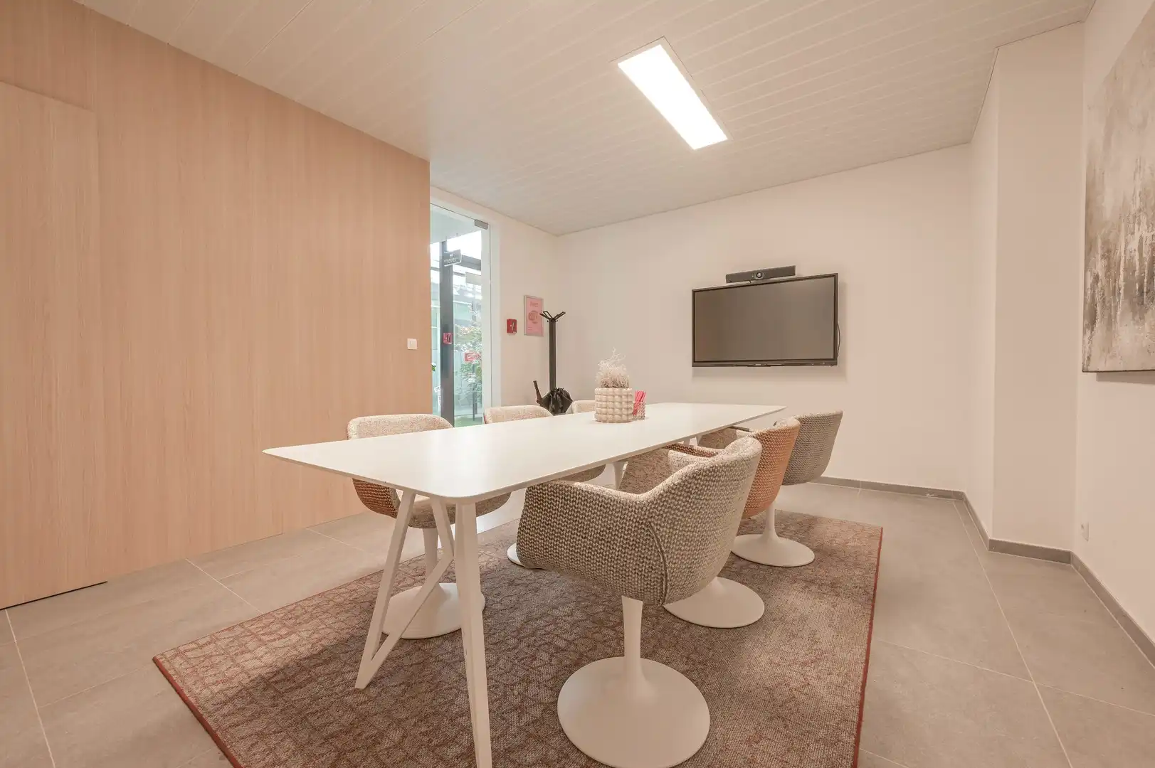 INSTAPKLARE BEMEUBELDE KANTOORRUIMTE MET PATIO foto 7