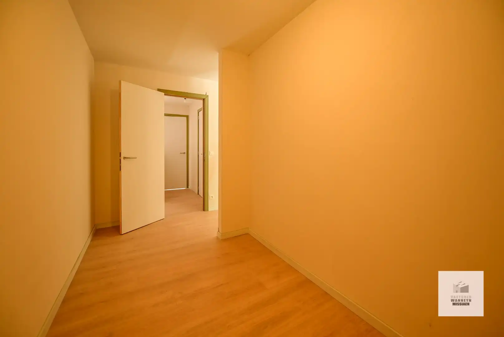 Moderne energiezuinige halfopen woning met 3 slaapkamers, tuin en carport foto 8