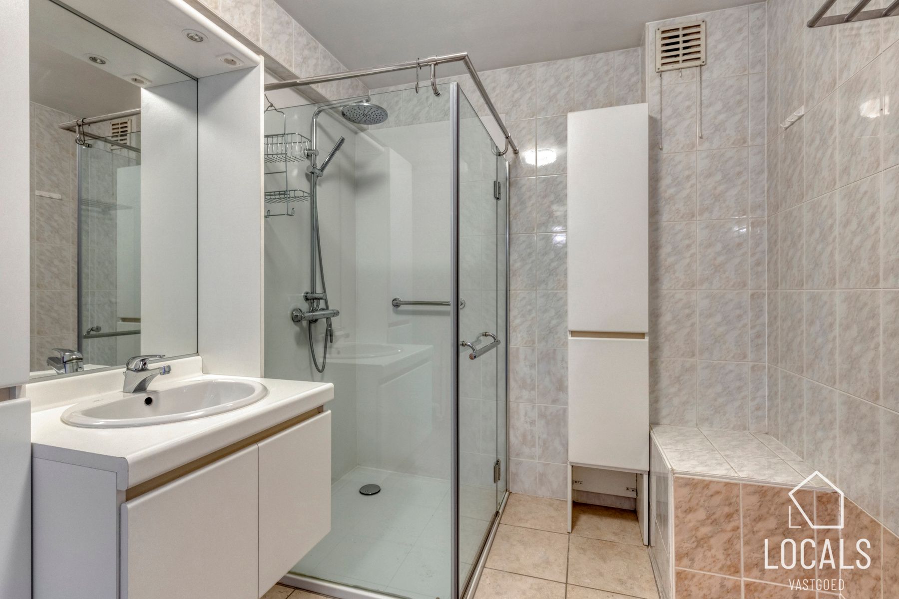 Appartement met staanplaats en 2 slaapkamers in het centrum foto 11