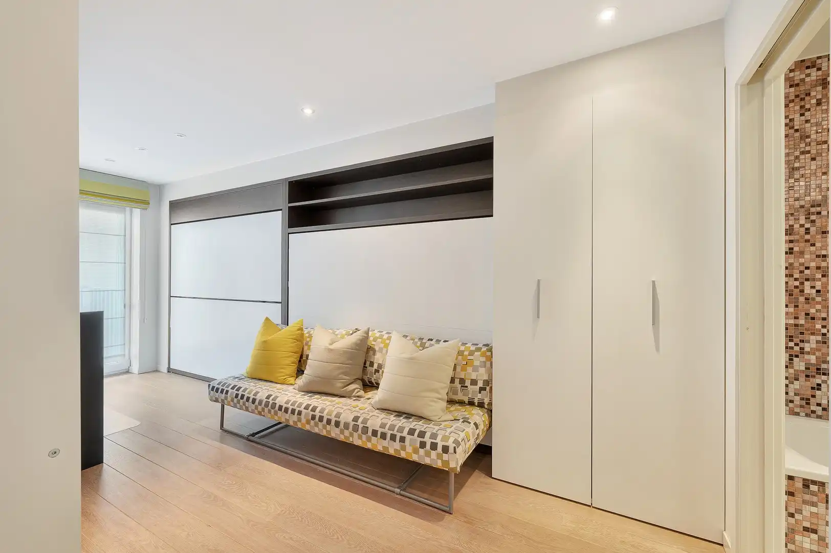 Ruim appartement van 163m² met 11 m² façade in de Dumortierlaan. foto 24