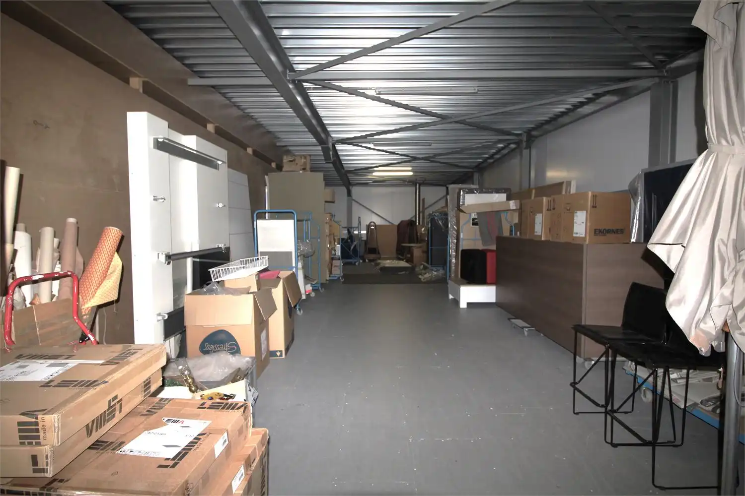 ruime en lichtrijke showroom op zicht-locatie, shop in shop principe, oppervlakte vanaf 280m² foto 13