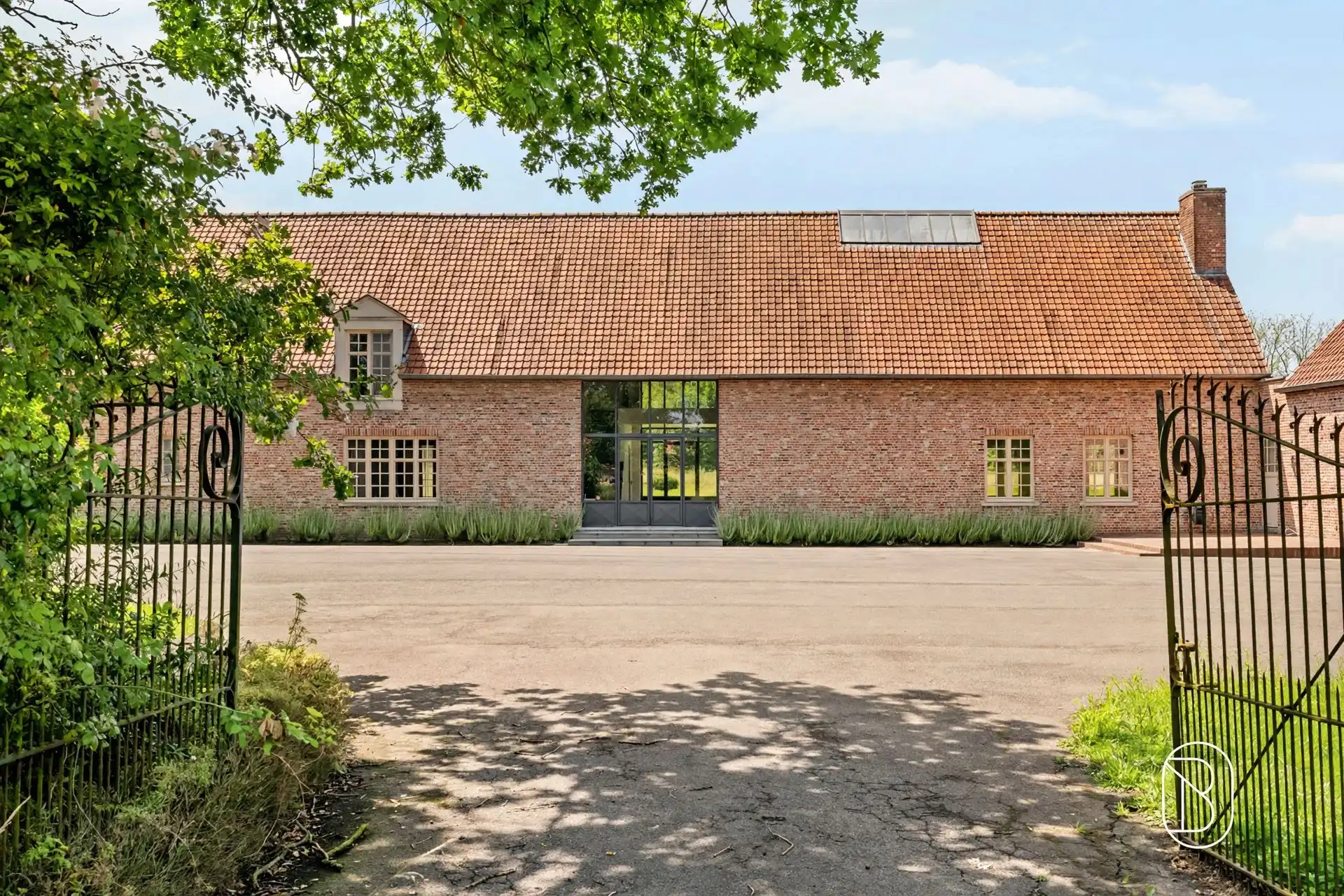 Prachtige hoevewoning met loods en bouwgrond op 1 hectare foto 2