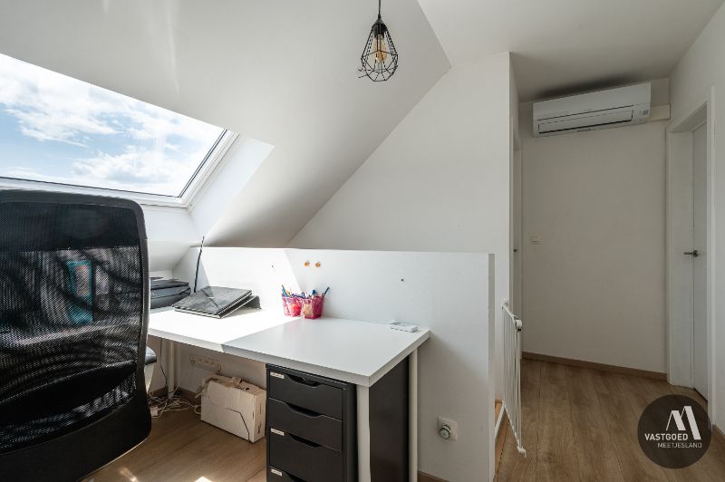 Recente energiezuinige woning met grote tuin foto 14