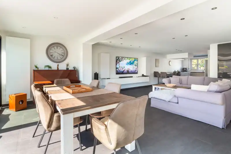 Verrassend ruime woning met zwembad! foto 11