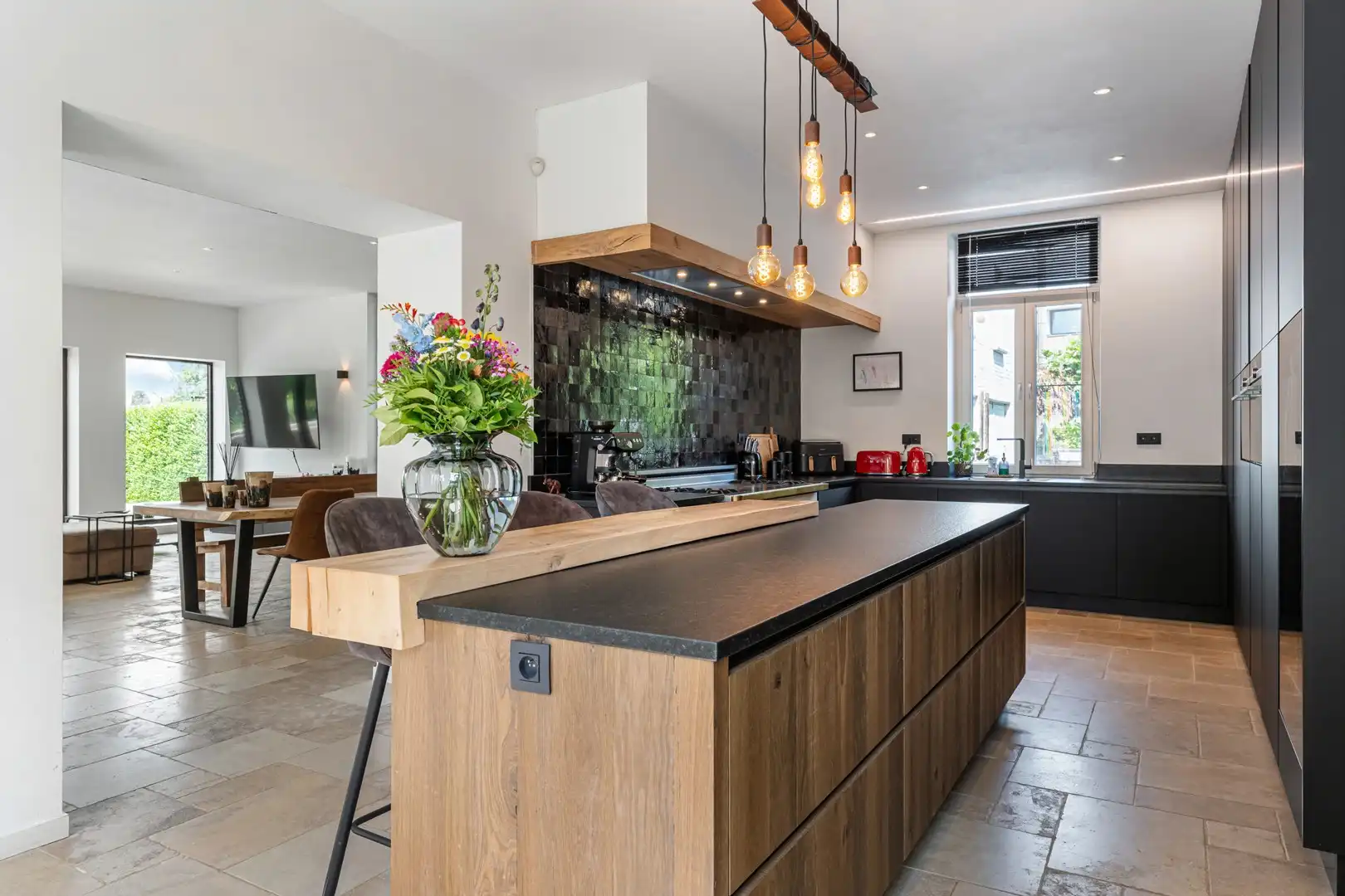 Karaktervolle gerenoveerde hoeve met 576 m² woonoppervlakte op 28a 02ca in Landen-Walshoutem. foto 12