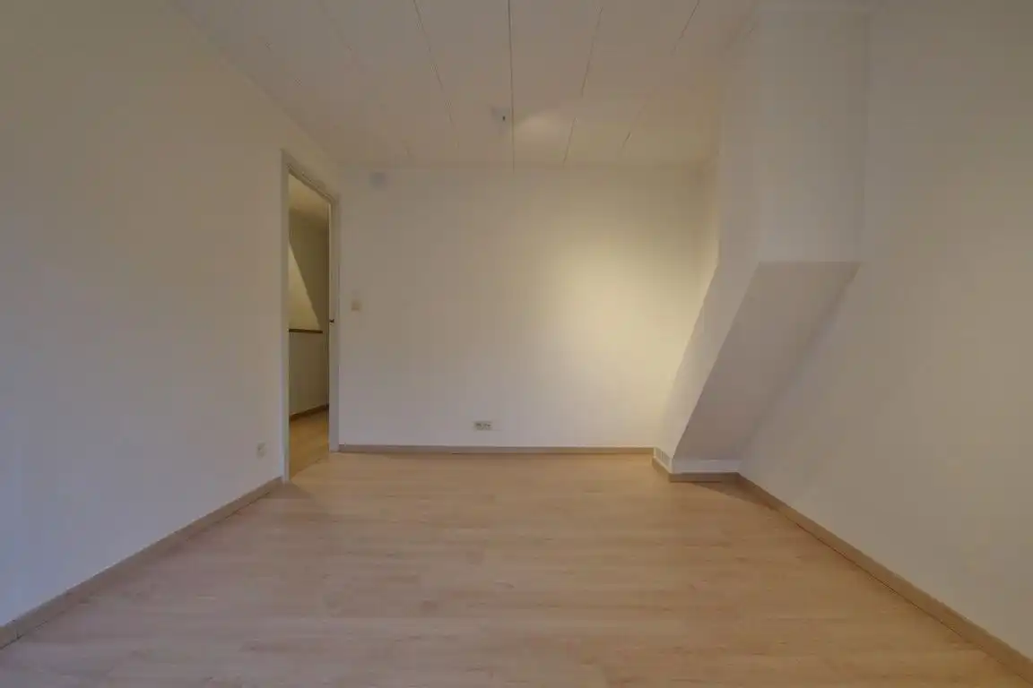 Zeer ruime woning net buiten het stadscentrum! foto 23