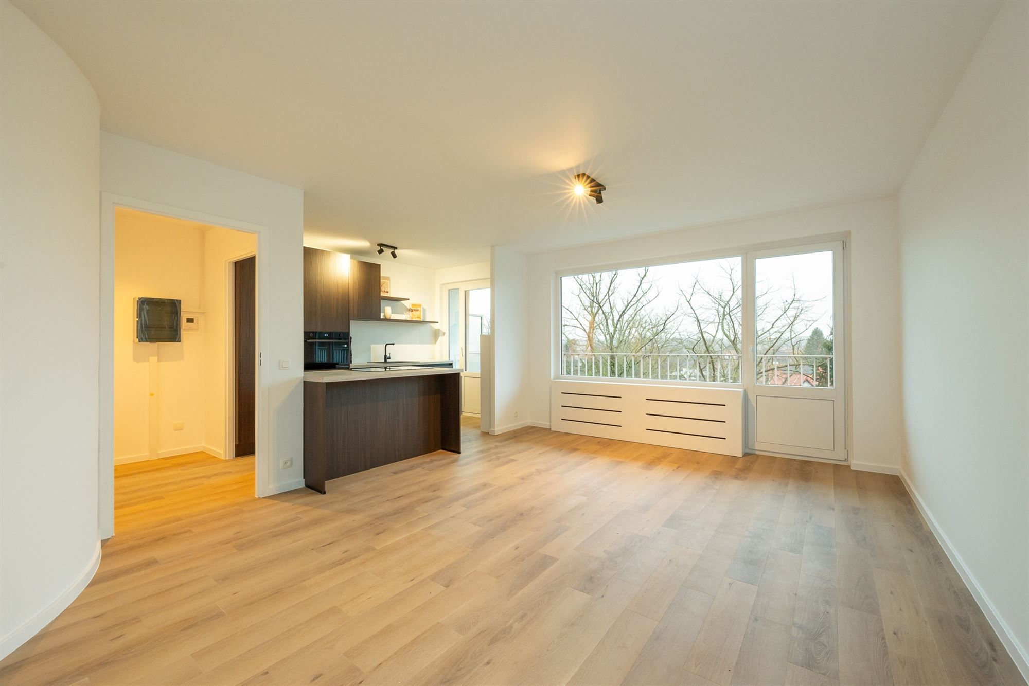 Gerenoveerd app. met 2 slpk. en terras foto {{pictureIndex}}